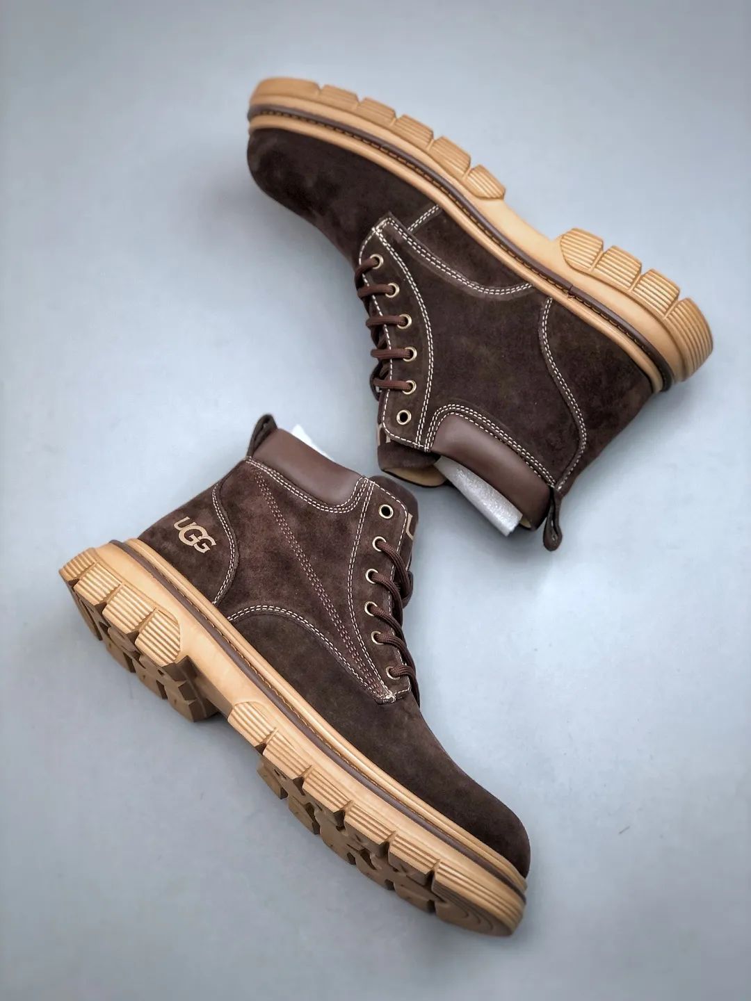 Local 💰560 supports store opening New goods 🚀 #UGG New products for autumn and winter (plush integrated lining 🔥warm and heat-locking) must-have outdoor mid-top casual Martin boots snow boots series Guangdong factory quality Autumn and winter new styles Fashion trend matching The fabric is made of Italian imported frosted cowhide. The whole shoe is made of genuine cowhide. The outsole and hardware are all made from OEM raw materials. Good products do not kill pigs. The quality of the first order is strictly controlled. A full set of official website unified packaging. This year’s winter cold-proof outdoor products are a must-have for daily casual matching for sportsmen‼ American affordable luxury brand [UGG] Tasman Weather Hybrid Tasman hybrid series mid-top lightweight casual Martin boots "Size: 38-44 (one size larger than sports shoes)